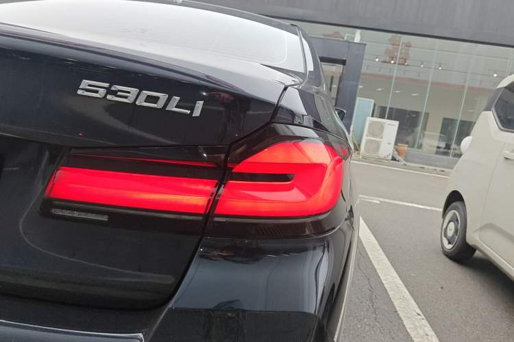 Used BMW 5 Series 2022 Second Facelift 530Li Leading Edition M Sport Package Right Rear Taillight