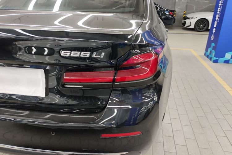 Used BMW 5 Series 2022 Second Facelift 525Li Luxury Package Right Rear Taillight