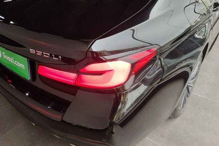 Used BMW 5 Series 2022 Second Facelift 530Li Leading Edition M Sport Package Right Rear Taillight