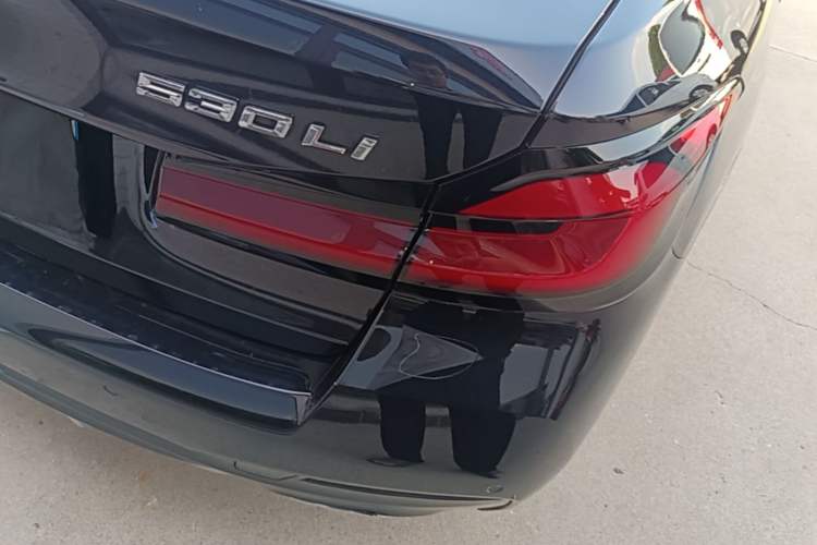 Used BMW 5 Series 2022 Restyled 530Li Leading Edition M Sport Package Right Rear Taillight