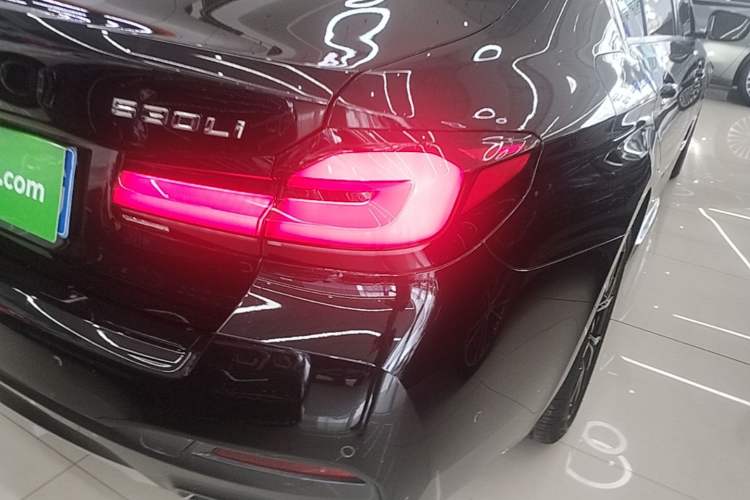Used BMW 5 Series 2022 Second Facelift 530Li Luxury Version M Sport Package Right Rear Taillight