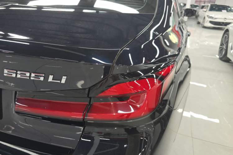 Used BMW 5 Series 2022 Second Facelift 525Li M Sport Package Right Rear Taillight