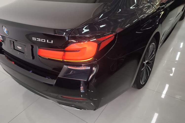 Used BMW 5 Series 2022 Restyled 530Li Leading Edition M Sport Package Right Rear Taillight