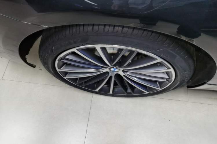 Used BMW 5 Series 2022 Restyled 530Li Leading Edition M Sport Package Right Rear Wheel Hub