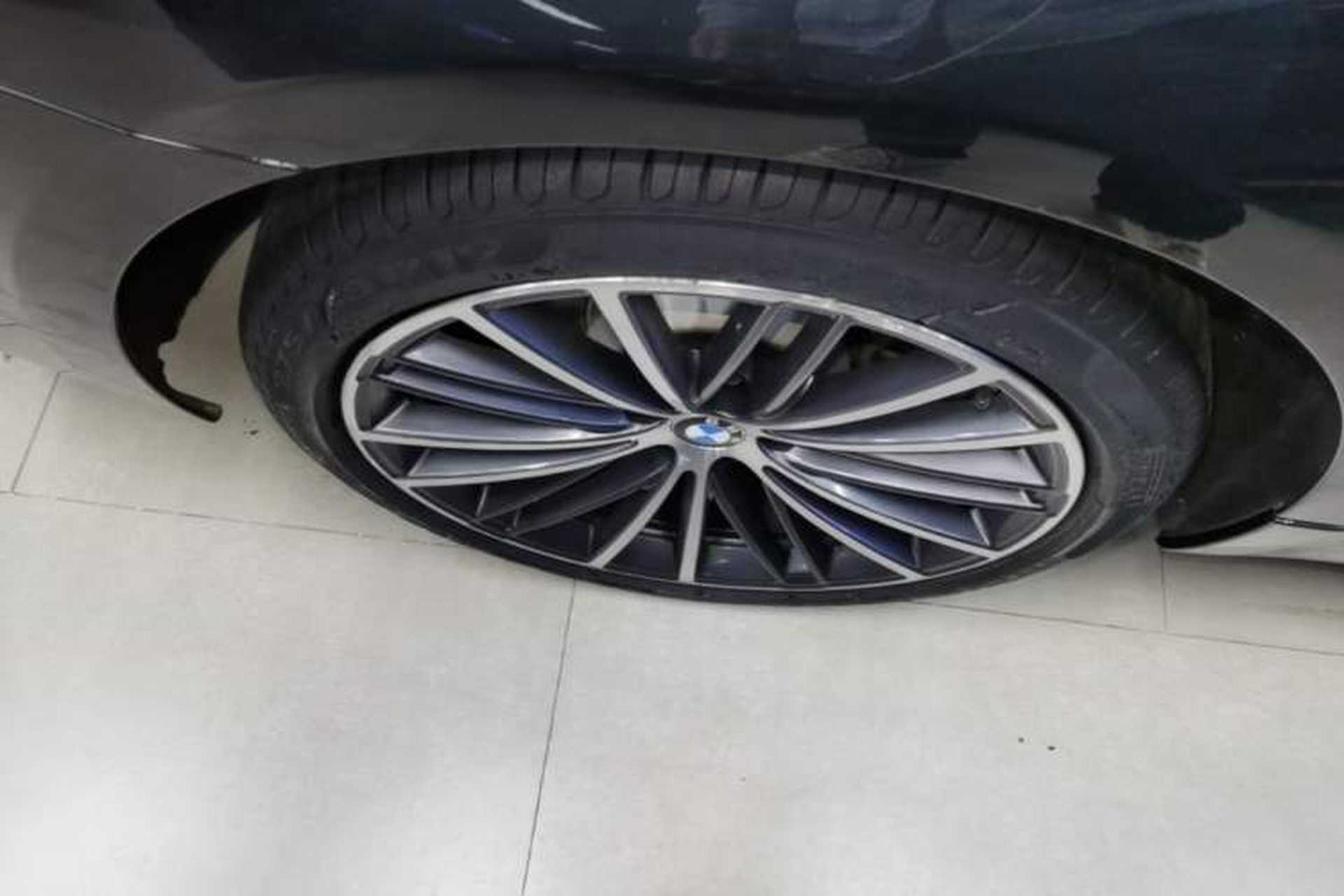 Used BMW 5 Series 2022 Restyled 530Li Leading Edition M Sport Package Right Rear Wheel Hub