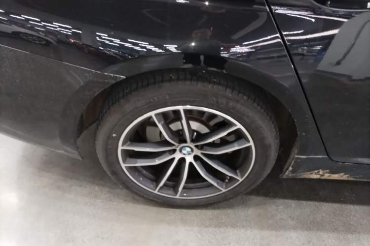 Used BMW 5 Series 2022 Second Facelift 525Li M Sport Package Right Rear Wheel Hub