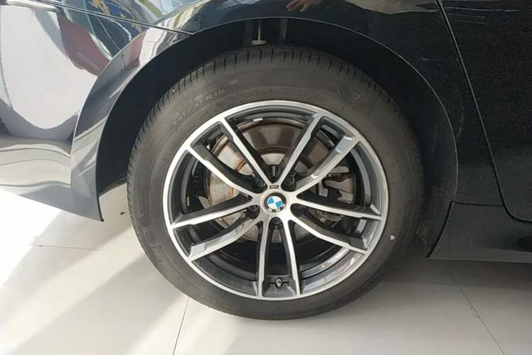 Used BMW 5 Series 2022 Second Facelift 525Li M Sport Package Right Rear Wheel Hub