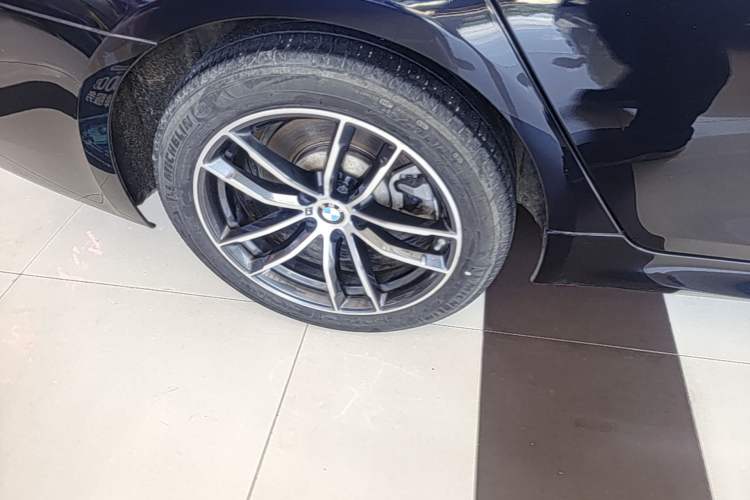 Used BMW 5 Series 2022 Second Facelift 525Li M Sport Package Right Rear Wheel Hub