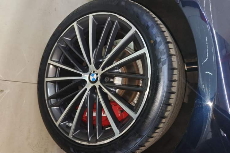 Used BMW 5 Series 2022 Restyled 530Li Leading Edition M Sport Package Right Rear Wheel Hub