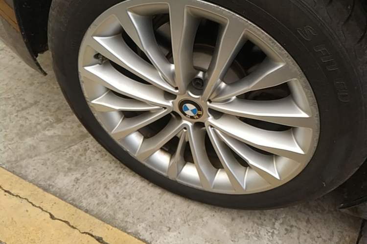 Used BMW 5 Series 2022 Restyled 525Li Luxury Package Right Rear Wheel Hub