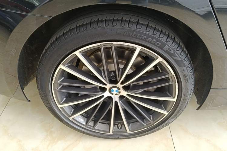 Used BMW 5 Series 2022 Restyled 530Li Leading Edition M Sport Package Right Rear Wheel Hub