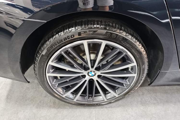 Used BMW 5 Series 2022 Restyled 530Li Leading Edition M Sport Package Right Rear Wheel Hub