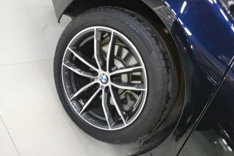 Used BMW 5 Series 2022 Second Facelift 525Li M Sport Package Right Rear Wheel Hub