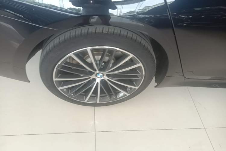Used BMW 5 Series 2022 Second Facelift 530Li Leading Edition M Sport Package Right Rear Wheel Hub