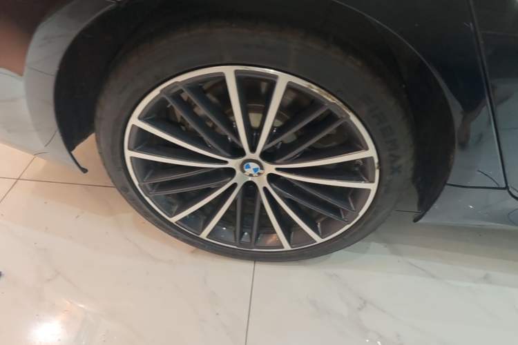 Used BMW 5 Series 2022 Restyled 530Li Leading Edition M Sport Package Right Rear Wheel Hub