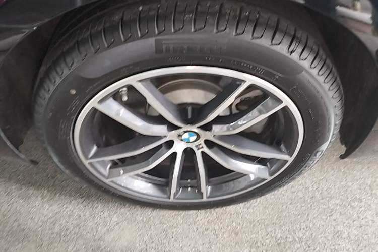 Used BMW 5 Series 2022 Second Facelift 525Li M Sport Package Right Rear Wheel Hub