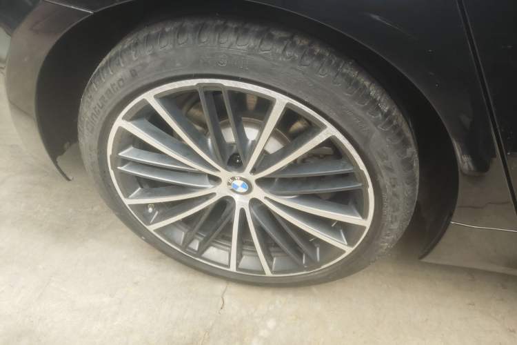Used BMW 5 Series 2022 Restyled 530Li Leading Edition M Sport Package Right Rear Wheel Hub