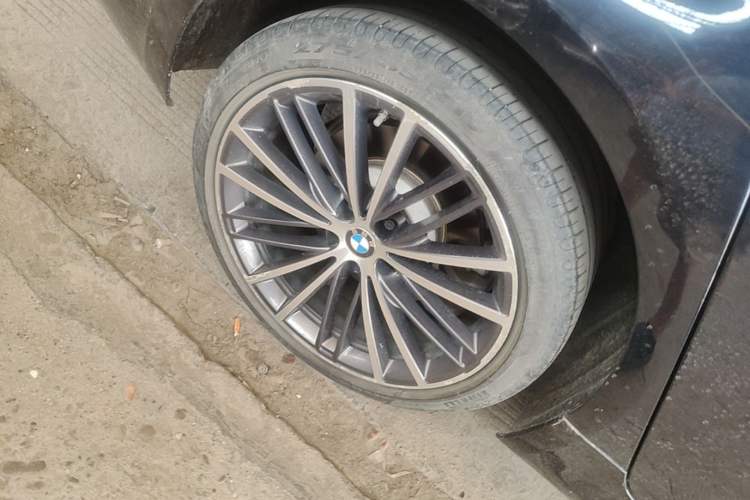 Used BMW 5 Series 2022 Restyled 530Li Leading Edition M Sport Package Right Rear Wheel Hub