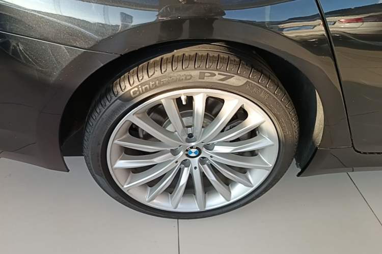 Used BMW 5 Series 2022 Updated 530Li Luxury Edition Premium Package Right Rear Wheel Hub