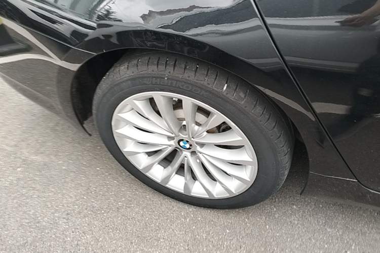 Used BMW 5 Series 2022 Restyled 525Li Luxury Package Right Rear Wheel Hub