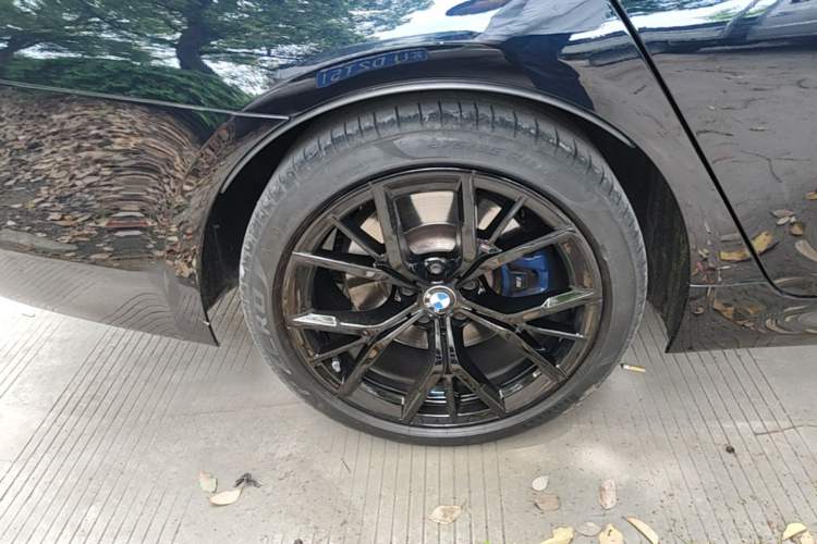 Used BMW 5 Series 2022 Second Facelift 530i Sport Line with M Sport Package Right Rear Wheel Hub