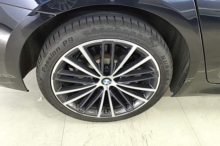 Used BMW 5 Series 2022 Restyled 530Li Leading Edition M Sport Package Right Rear Wheel Hub