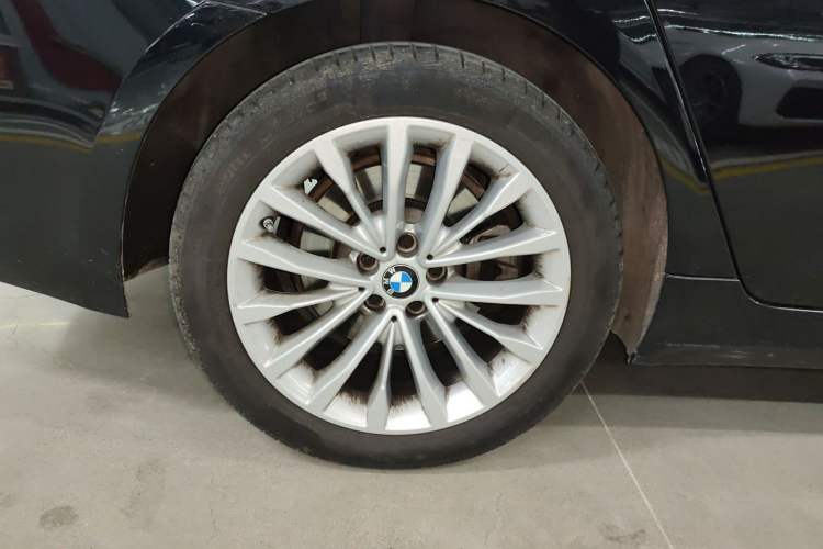 Used BMW 5 Series 2022 Second Facelift 525Li Luxury Package Right Rear Wheel Hub