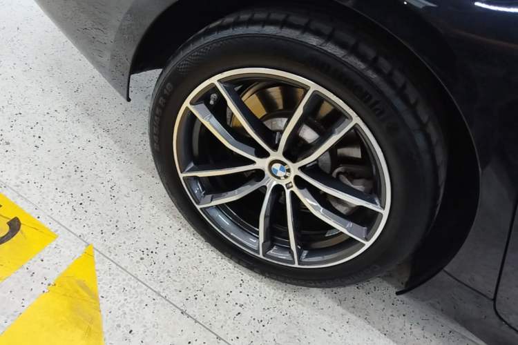 Used BMW 5 Series 2022 Second Facelift 525Li M Sport Package Right Rear Wheel Hub
