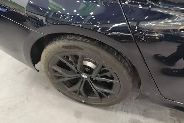 Used BMW 5 Series 2022 Second Facelift 530Li Luxury Version M Sport Package Right Rear Wheel Hub