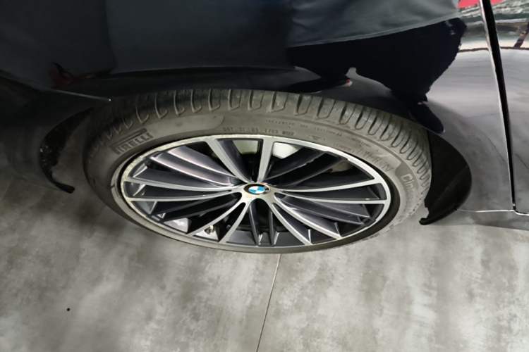 Used BMW 5 Series 2022 Restyled 530Li Leading Edition M Sport Package Right Rear Wheel Hub