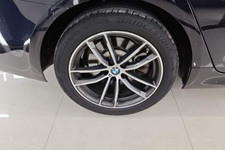 Used BMW 5 Series 2022 Second Facelift 525Li M Sport Package Right Rear Wheel Hub