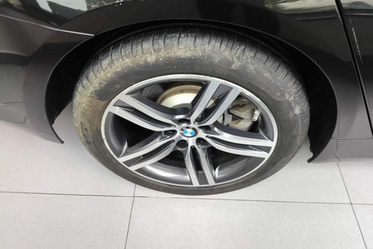 Used BMW 5 Series 2022 Updated 530Li Leading Edition Luxury Package Right Rear Wheel Hub