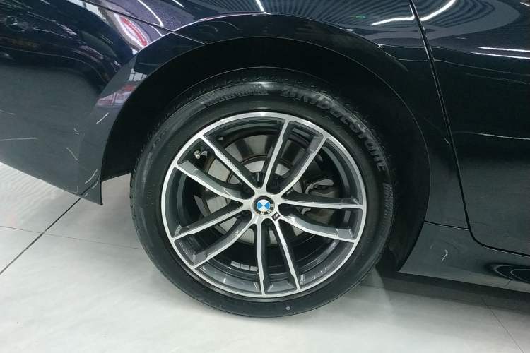 Used BMW 5 Series 2022 Second Facelift 525Li M Sport Package Right Rear Wheel Hub