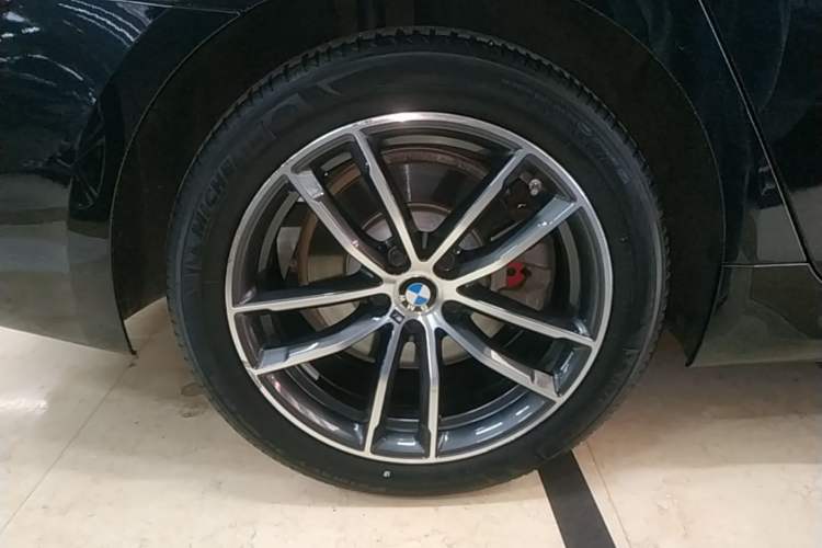 Used BMW 5 Series 2022 Second Facelift 525Li M Sport Package Right Rear Wheel Hub