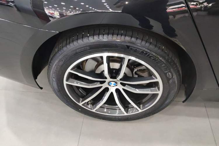 Used BMW 5 Series 2022 Second Facelift 525Li M Sport Package Right Rear Wheel Hub
