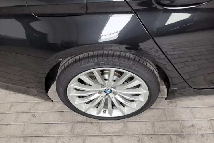 Used BMW 5 Series 2022 Second Facelift 530Li Luxury Edition Premium Package Right Rear Wheel Hub