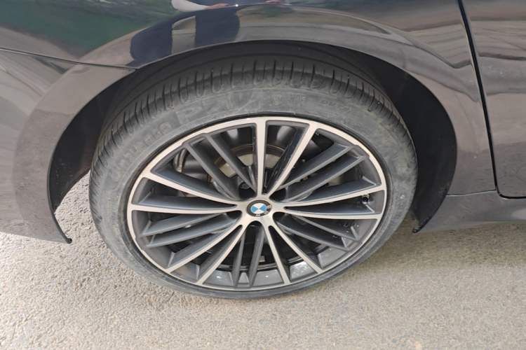 Used BMW 5 Series 2022 Restyled 530Li Leading Edition M Sport Package Right Rear Wheel Hub
