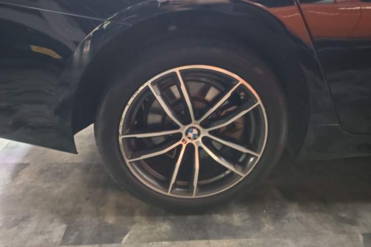 Used BMW 5 Series 2022 Second Facelift 525Li M Sport Package Right Rear Wheel Hub