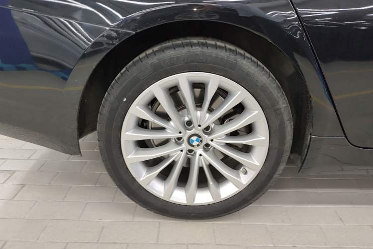 Used BMW 5 Series 2022 Second Facelift 525Li Luxury Package Right Rear Wheel Hub