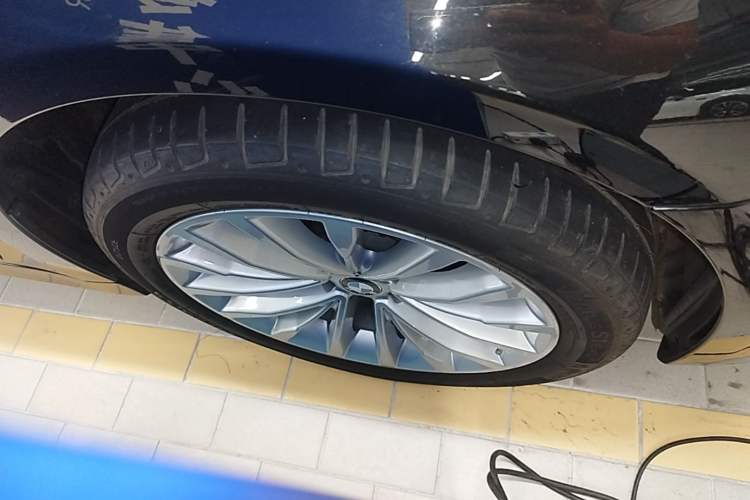 Used BMW 5 Series 2022 Second Facelift 525Li Luxury Package Right Rear Wheel Hub