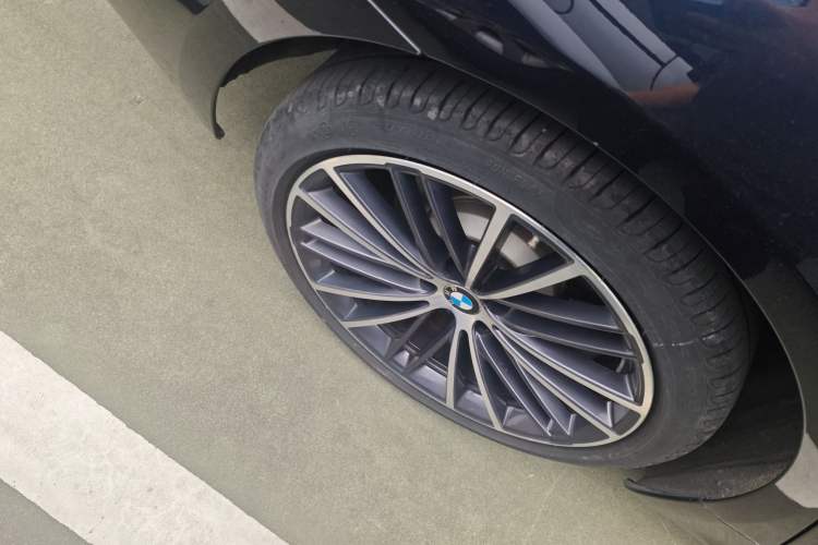 Used BMW 5 Series 2022 Restyled 530Li Leading Edition M Sport Package Right Rear Wheel Hub