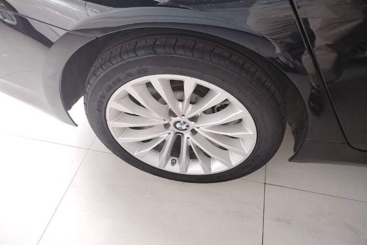 Used BMW 5 Series 2022 Second Facelift 525Li Luxury Package Right Rear Wheel Hub