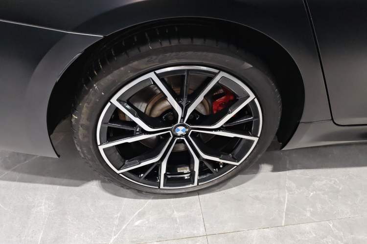 Used BMW 5 Series 2022 Restyled 540i Luxury Edition M Sport Package Right Rear Wheel Hub