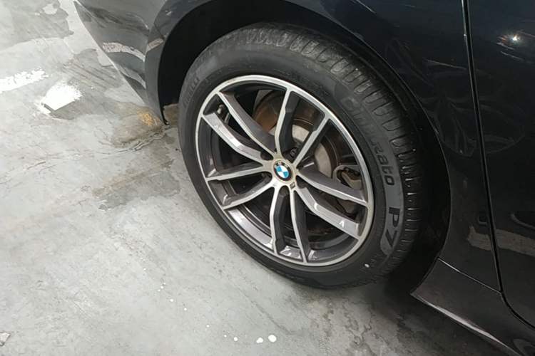 Used BMW 5 Series 2022 Second Facelift 525Li M Sport Package Right Rear Wheel Hub