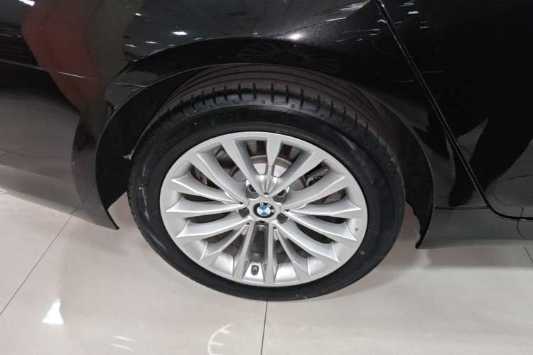 Used BMW 5 Series 2022 Second Facelift 525Li Luxury Package Right Rear Wheel Hub