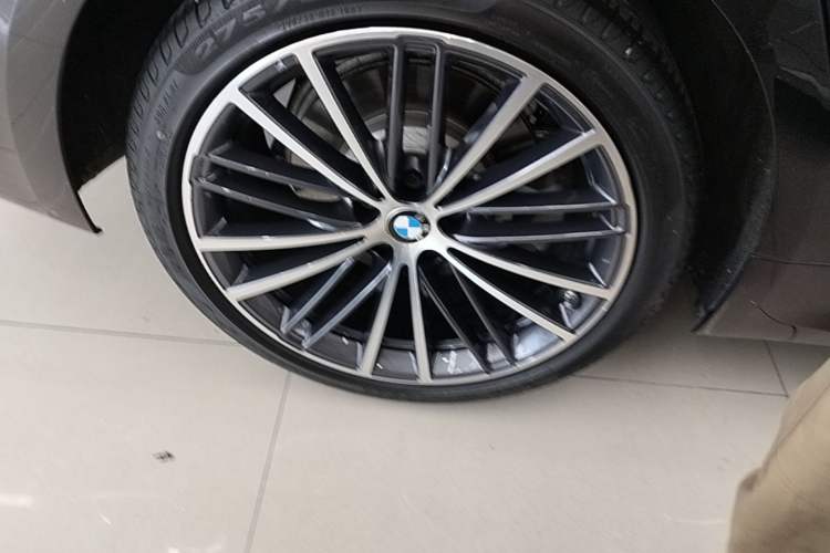 Used BMW 5 Series 2022 530Li Leading Model M Sport Package Right Rear Wheel Hub