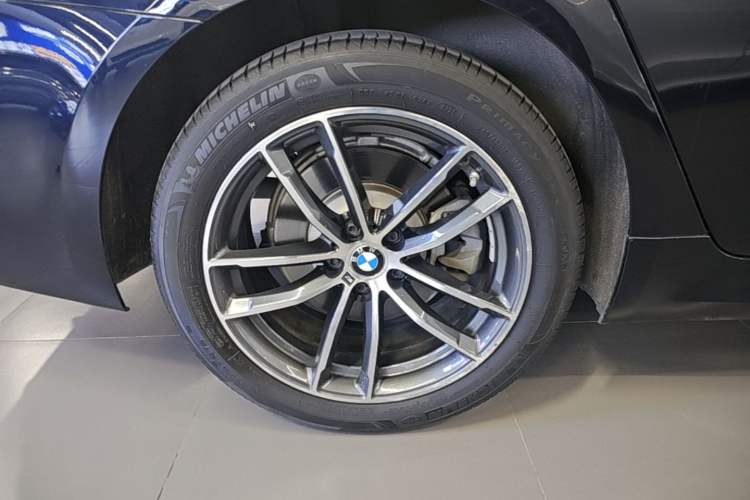 Used BMW 5 Series 2022 Restyled 525Li M Sport Package Right Rear Wheel Hub