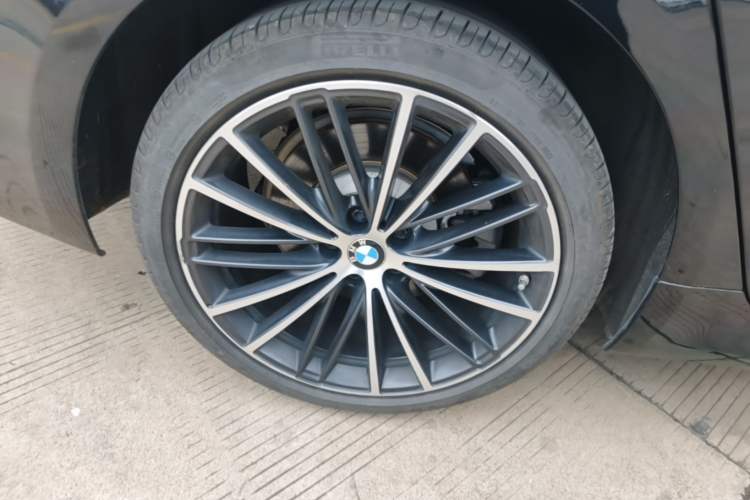 Used BMW 5 Series 2022 Second Facelift 530Li Leading Edition M Sport Package Right Rear Wheel Hub