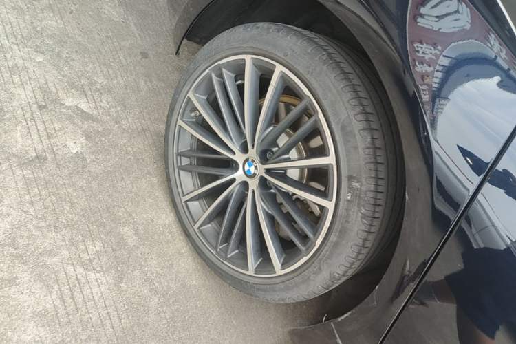 Used BMW 5 Series 2022 Revised Version 530Li xDrive M Sport Package Right Rear Wheel Hub