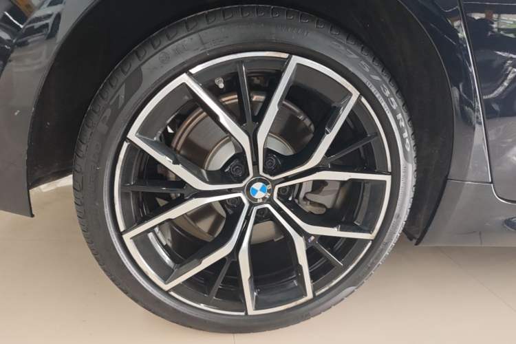 Used BMW 5 Series 2022 530Li Executive M Sport Package Right Rear Wheel Hub